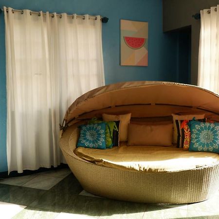 Tagaytay Modern Guesthouse - City Center タガイタイ エクステリア 写真