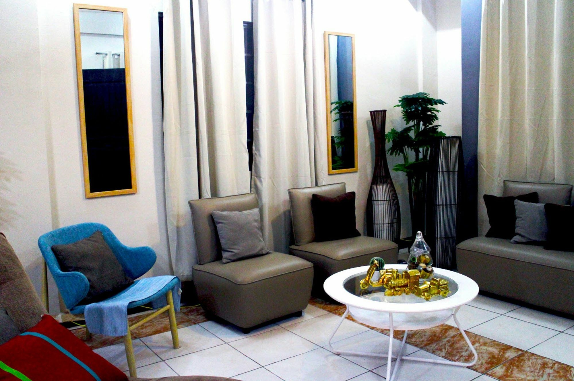 Tagaytay Modern Guesthouse - City Center タガイタイ エクステリア 写真