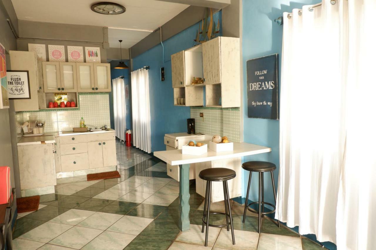 Tagaytay Modern Guesthouse - City Center タガイタイ エクステリア 写真