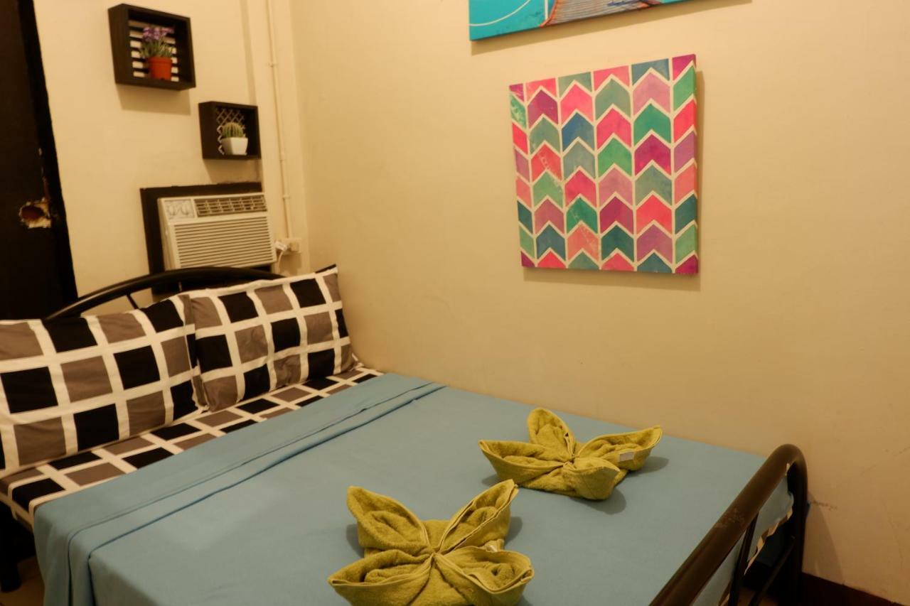 Tagaytay Modern Guesthouse - City Center タガイタイ エクステリア 写真