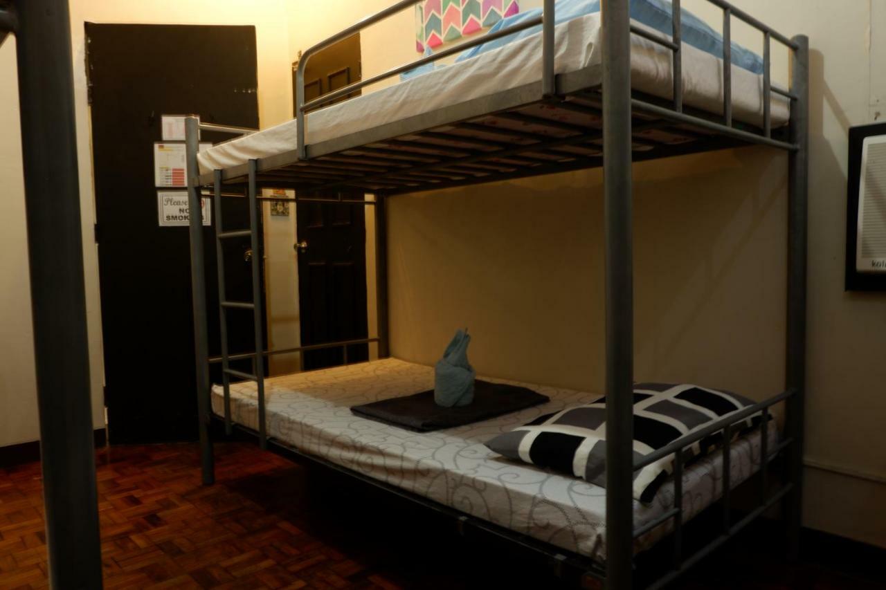 Tagaytay Modern Guesthouse - City Center タガイタイ エクステリア 写真
